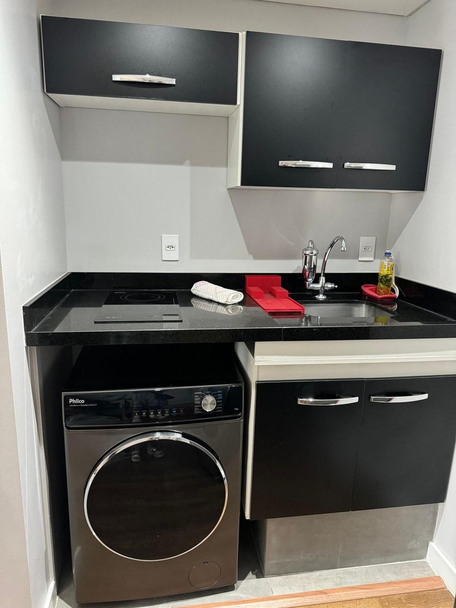 Flat Localizado Na Rua Oscar Freire * São Paulo