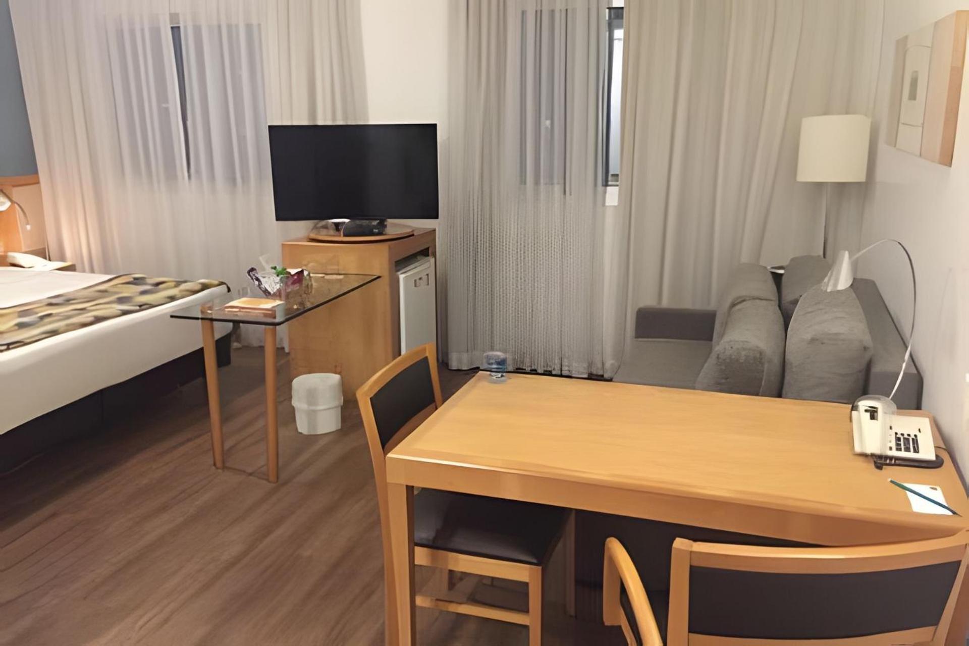 Flat Localizado Na Rua Oscar Freire * São Paulo